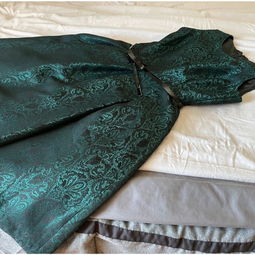 Beautiful Cocktail Dress - Picture 2 of 7